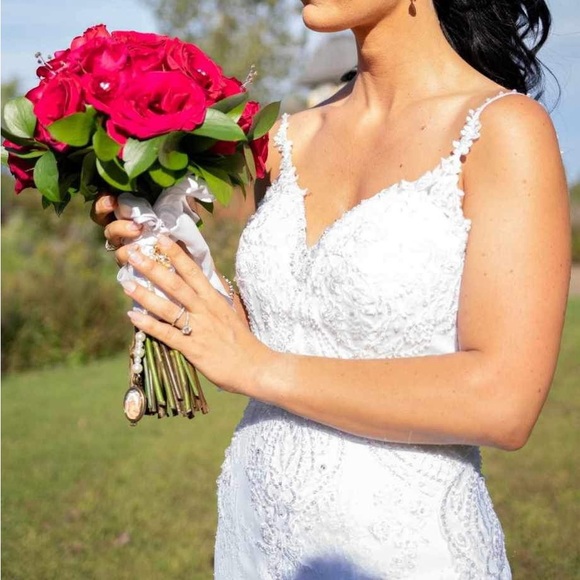 Wedding dress size 2-4 US - Picture 3 of 4